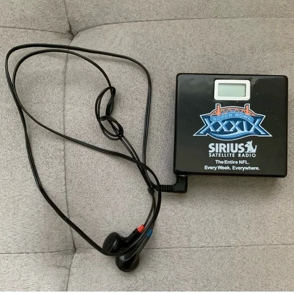 VTG NFL (4) ITEMS SUPERBOWL XXXIX BUNDLE OFFICIAL TEE, PROGRAM,SEAT PAD & RADIO - Picture 14 of 16